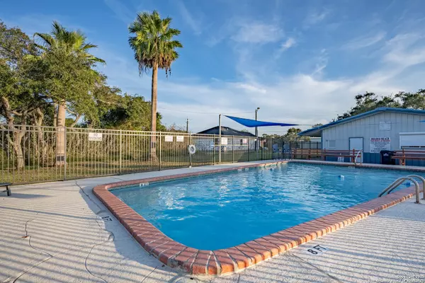 Rockport, TX 78382,290 WEST LIVE OAK LN