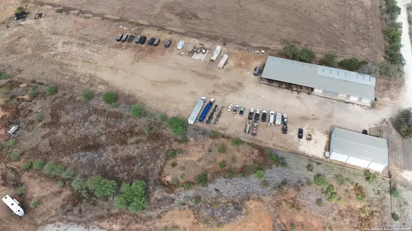 204 PR Cardinal Lane, Jourdanton, TX 78026