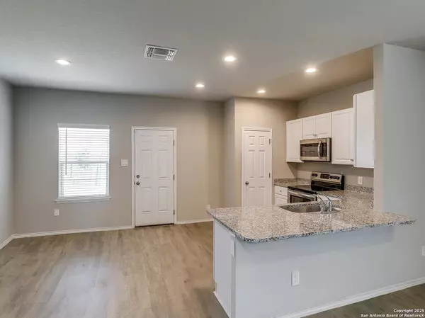 San Antonio, TX 78223,10511 Welder Oak