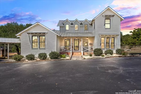 205 Longwood Dr., New Braunfels, TX 78132