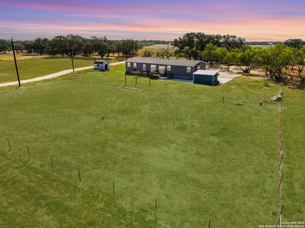 Devine, TX 78016,777 County Road 777