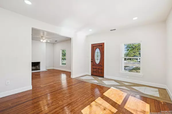 Kerrville, TX 78028,1513 Jefferson St