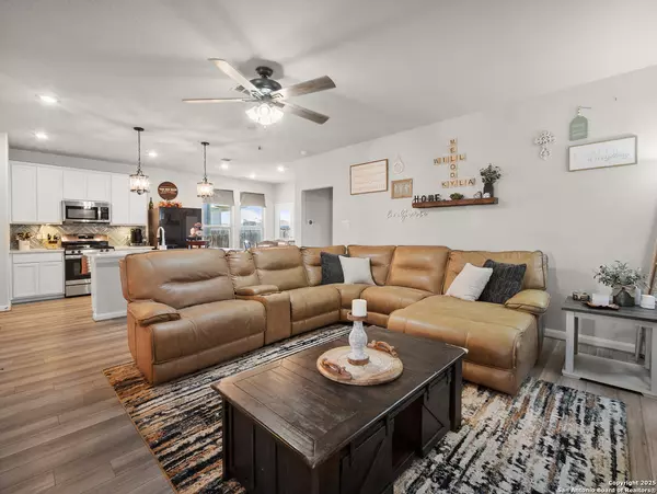 Converse, TX 78109,9110 Devils River