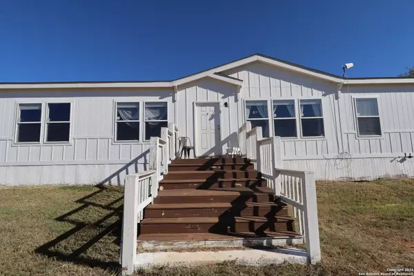 Jourdanton, TX 78026,655 County Road 303