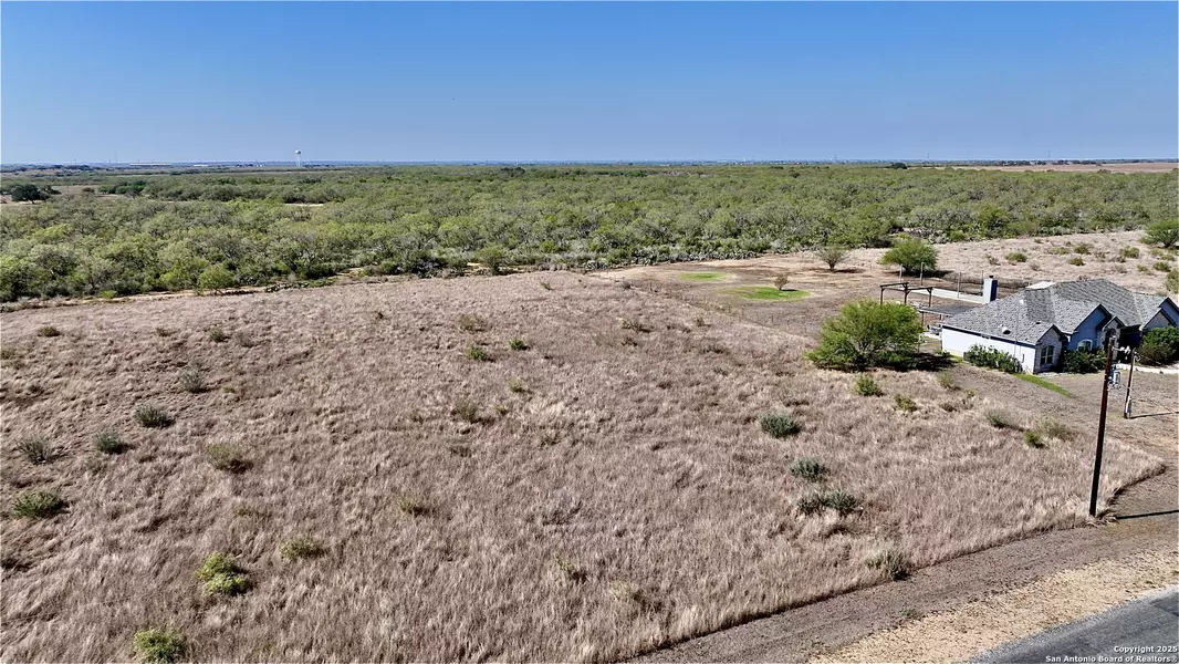 157 Gentle Breeze, Floresville, TX 78114