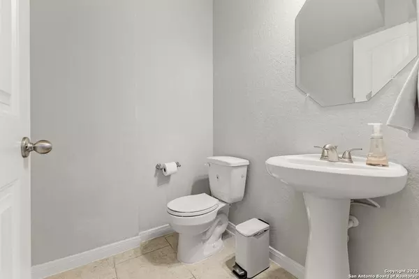 Converse, TX 78109,10211 Waverunner