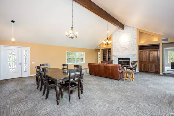 Pipe Creek, TX 78063,1258 River Bluff