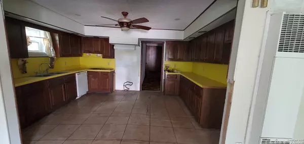 San Antonio, TX 78237,916 39th