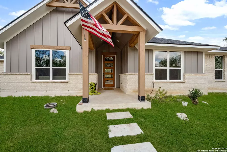 558 County Road 7713, Devine, TX 78016