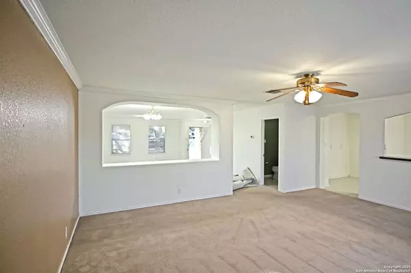 New Braunfels, TX 78130,3050 Button Ball