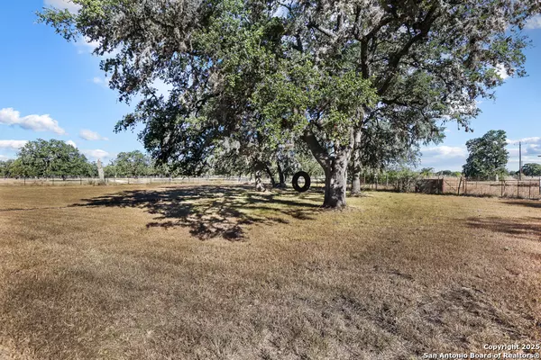 Bandera, TX 78003,933 Last Gap