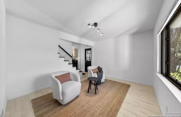 Windcrest, TX 78239,302 weathercock