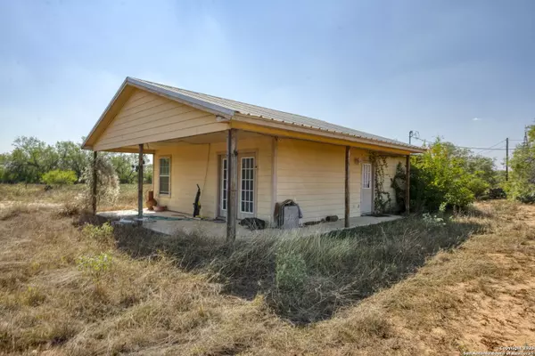 Jourdanton, TX 78026,3530 Cr 331