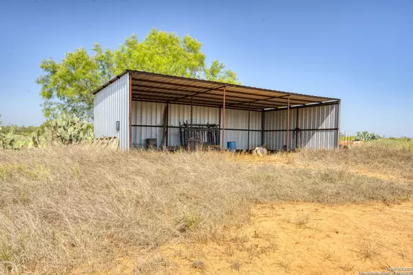 Jourdanton, TX 78026,3530 Cr 331