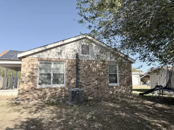 Carrizo Springs, TX 78834,6572 highway 277