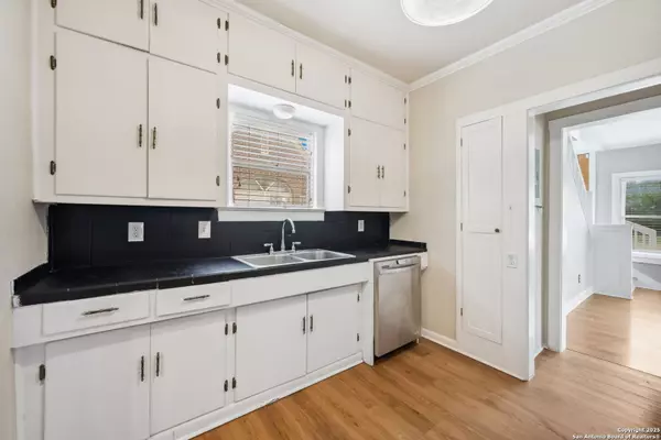 San Antonio, TX 78202-2358,707 N PINE ST