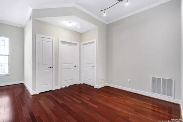 San Antonio, TX 78229,7342 Oak Manor Dr UNIT 1304