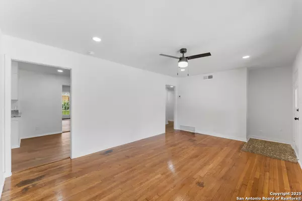 San Antonio, TX 78218,4407 Bikini