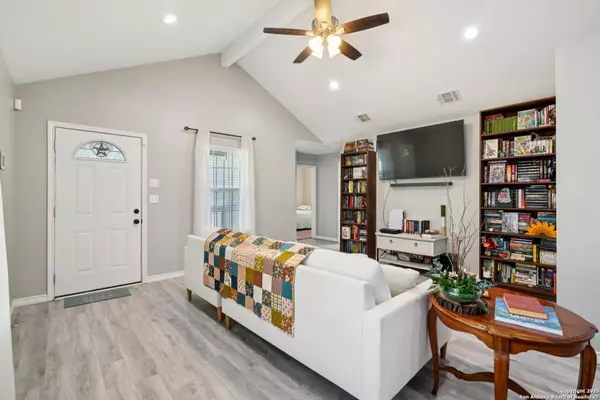 Bandera, TX 78003,636 Skyline Dr