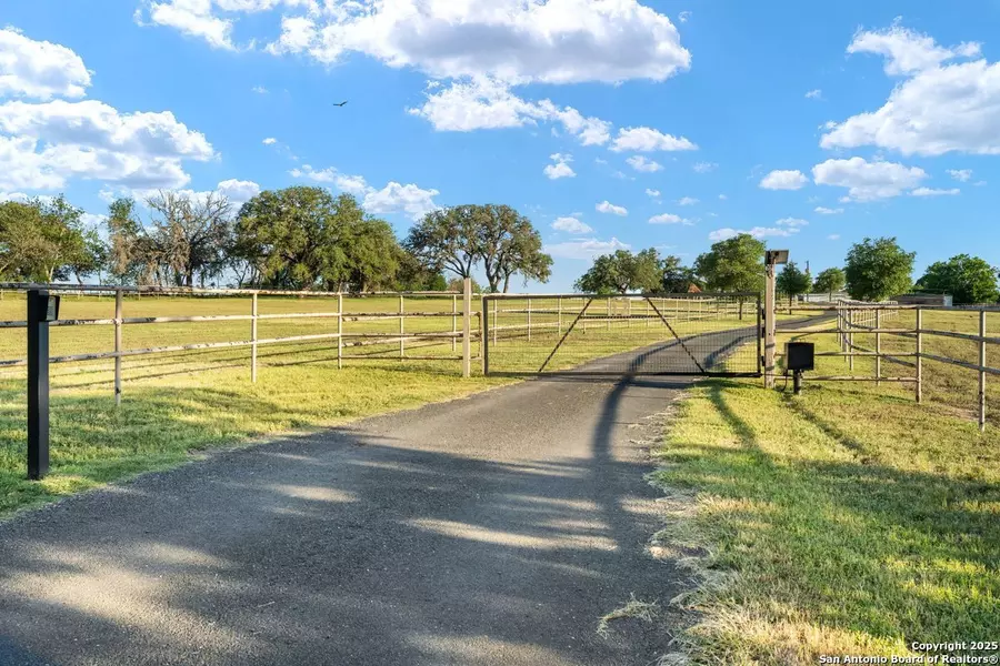 25 Zoeller, Boerne, TX 78006