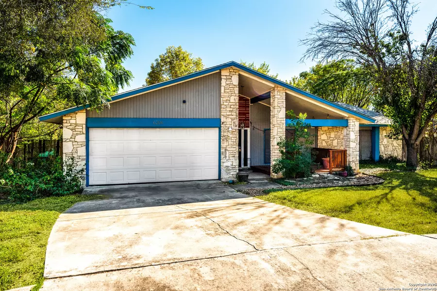 6206 Mesa Verde St, San Antonio, TX 78249