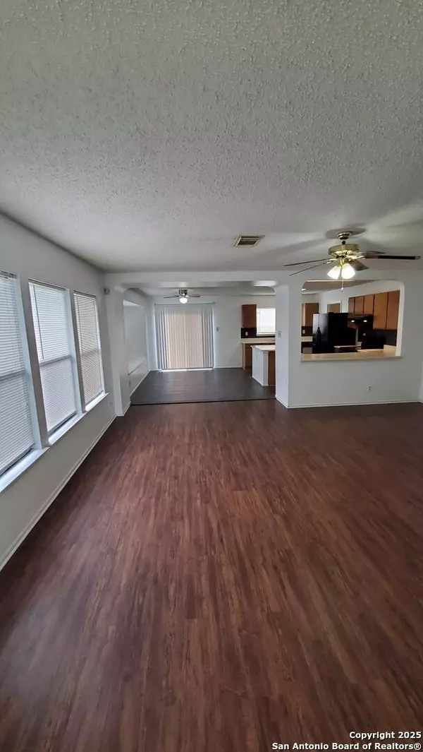 Converse, TX 78109,8136 Maple Meadow