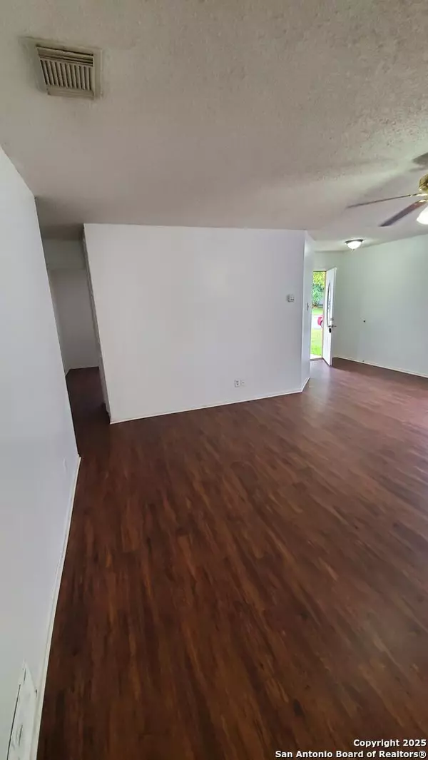 Converse, TX 78109,8136 Maple Meadow