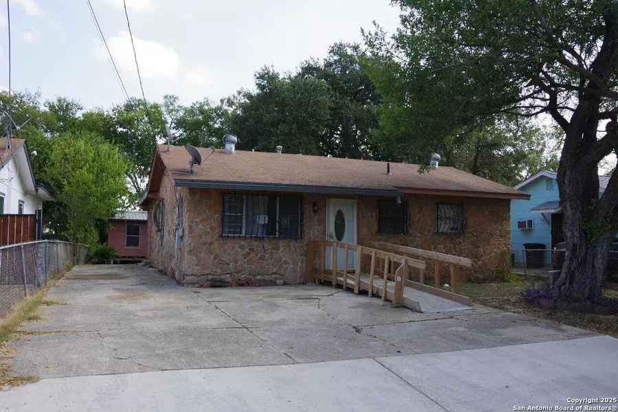 1918 Dahlgreen, San Antonio, TX 78237