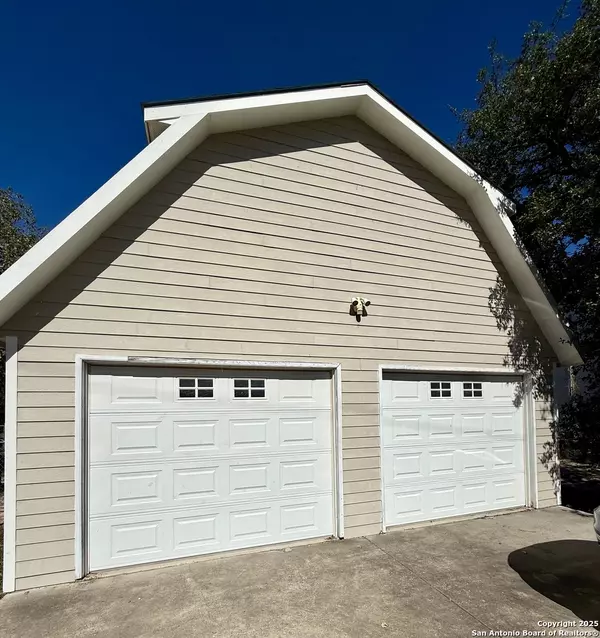 Kenedy, TX 78119,323 6th