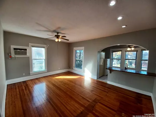 124 W MISTLETOE AVE UNIT 3, San Antonio, TX 78212