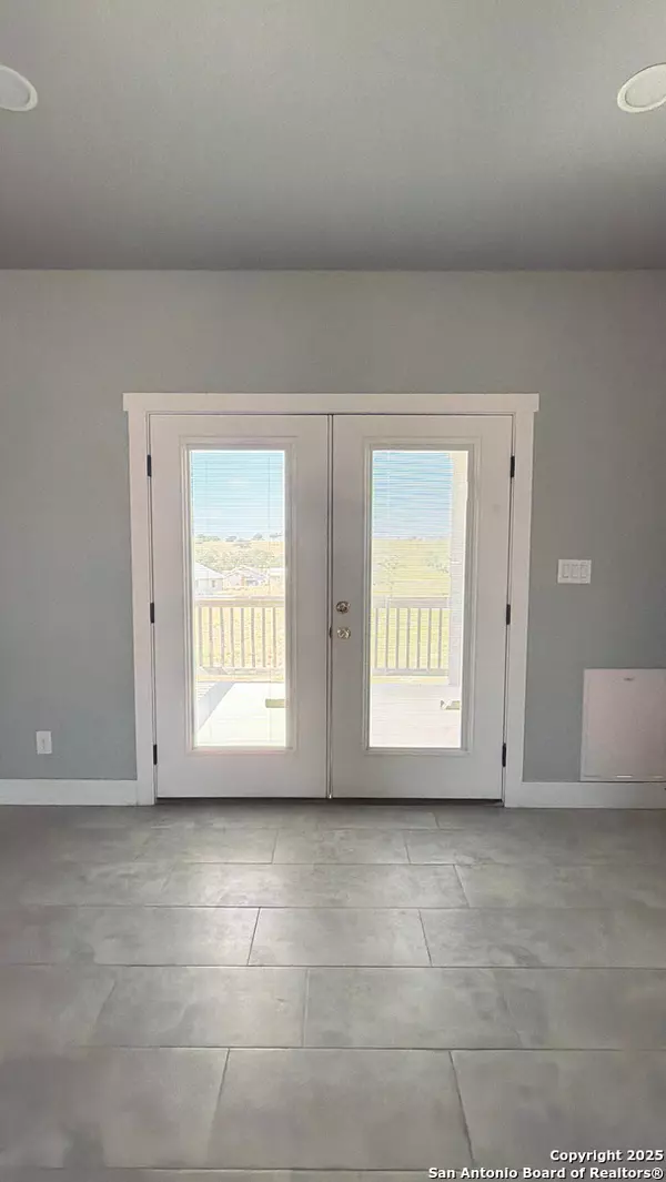 La Vernia, TX 78121,517 Lazy Oak