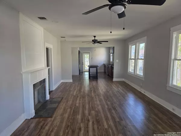 San Antonio, TX 78210,406 Rigsby