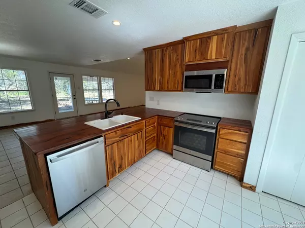 Bandera, TX 78003,675 Lacey