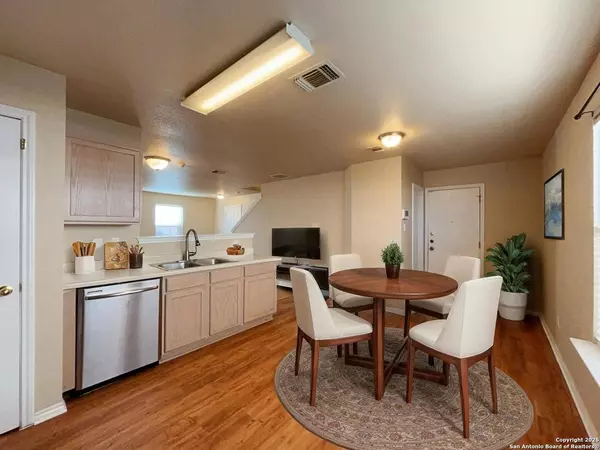 Converse, TX 78109,8219 Maple Meadow Dr