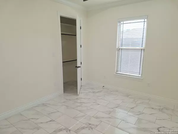 Selma, TX 78154,15504 capri