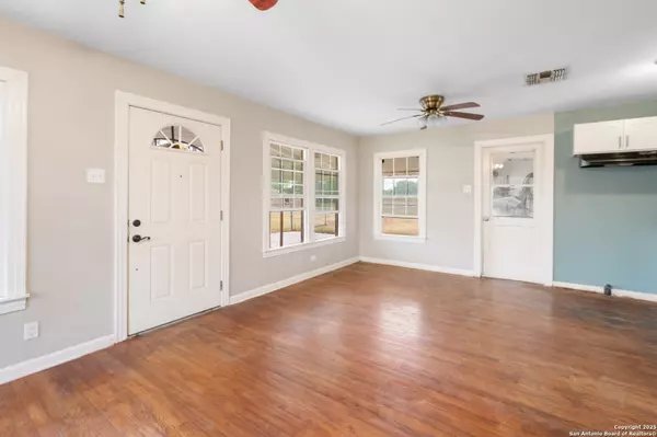 Marion, TX 78124,211 Hackberry