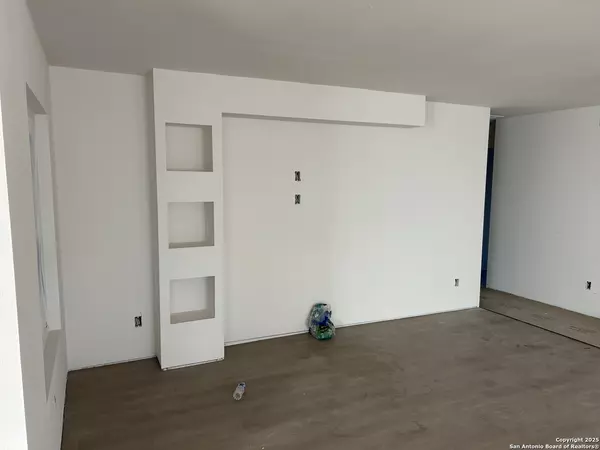 San Antonio, TX 78245,9818 mill river