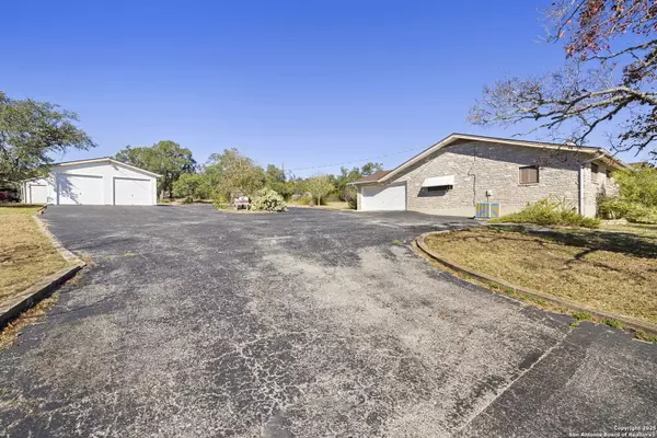 Bulverde, TX 78163,31919 Jay Bird