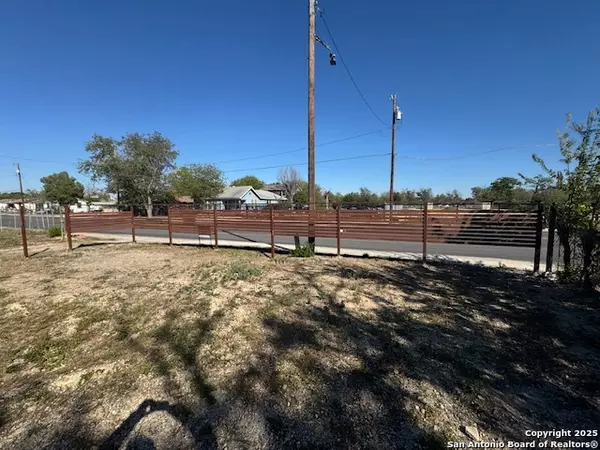 San Antonio, TX 78237,815 SW 36th