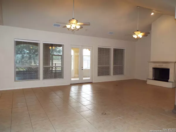 Floresville, TX 78114,414 Shannon Ridge