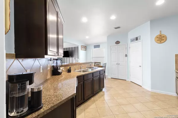 Converse, TX 78109,4719 Badland Beacon