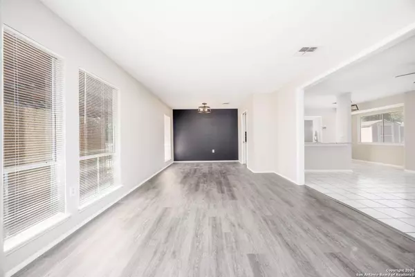 Live Oak, TX 78233,7717 Dry Canyon