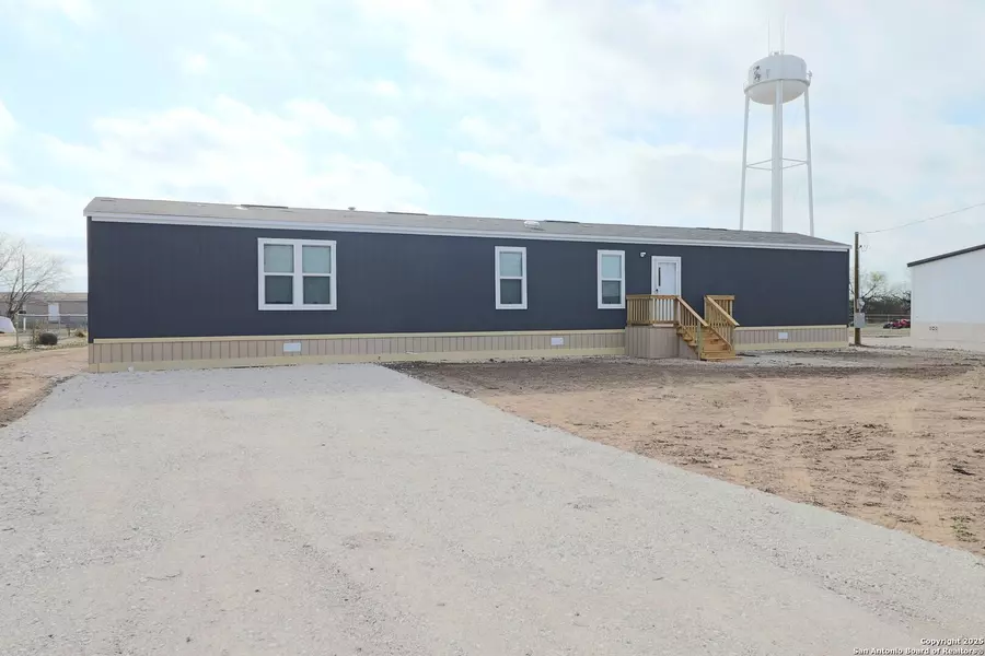 325 11th, Poteet, TX 78065