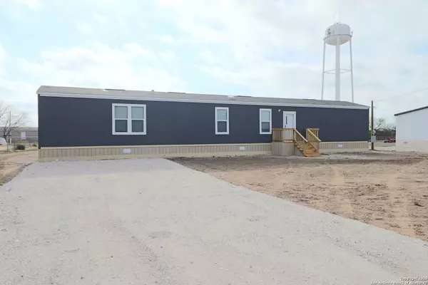 325 11th, Poteet, TX 78065