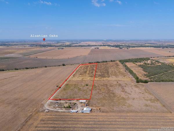 12050S Fm 471, Lacoste, TX 78039