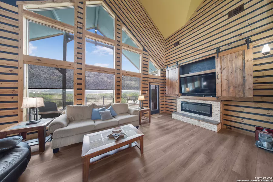 189 Scenic Sunset, Lakehills, TX 78063