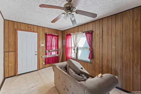 San Antonio, TX 78207,2211 S Navidad