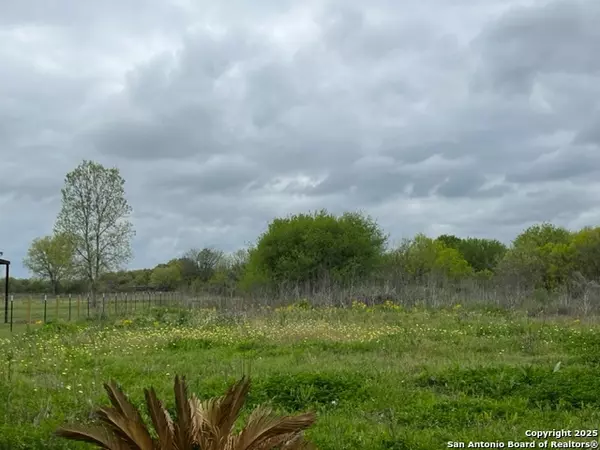 Devine, TX 78016,TBD Pr 6736