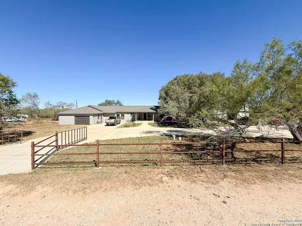 200 Pr 6631, Devine, TX 78016