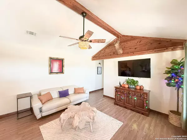 Devine, TX 78016,200 Pr 6631